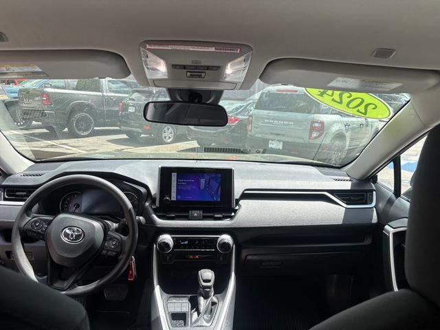 Used 2024 Toyota RAV4 LE AWD/4WD image 12