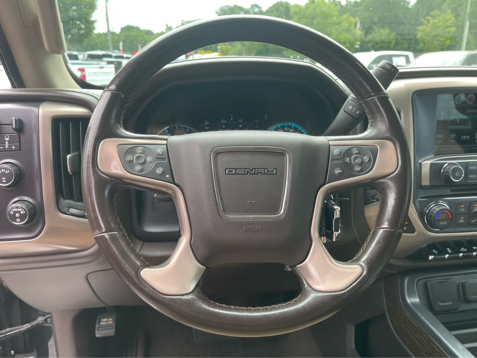 Used 2019 GMC Sierra 2500 Denali w/ Duramax Plus Package AWD/4WD image 15
