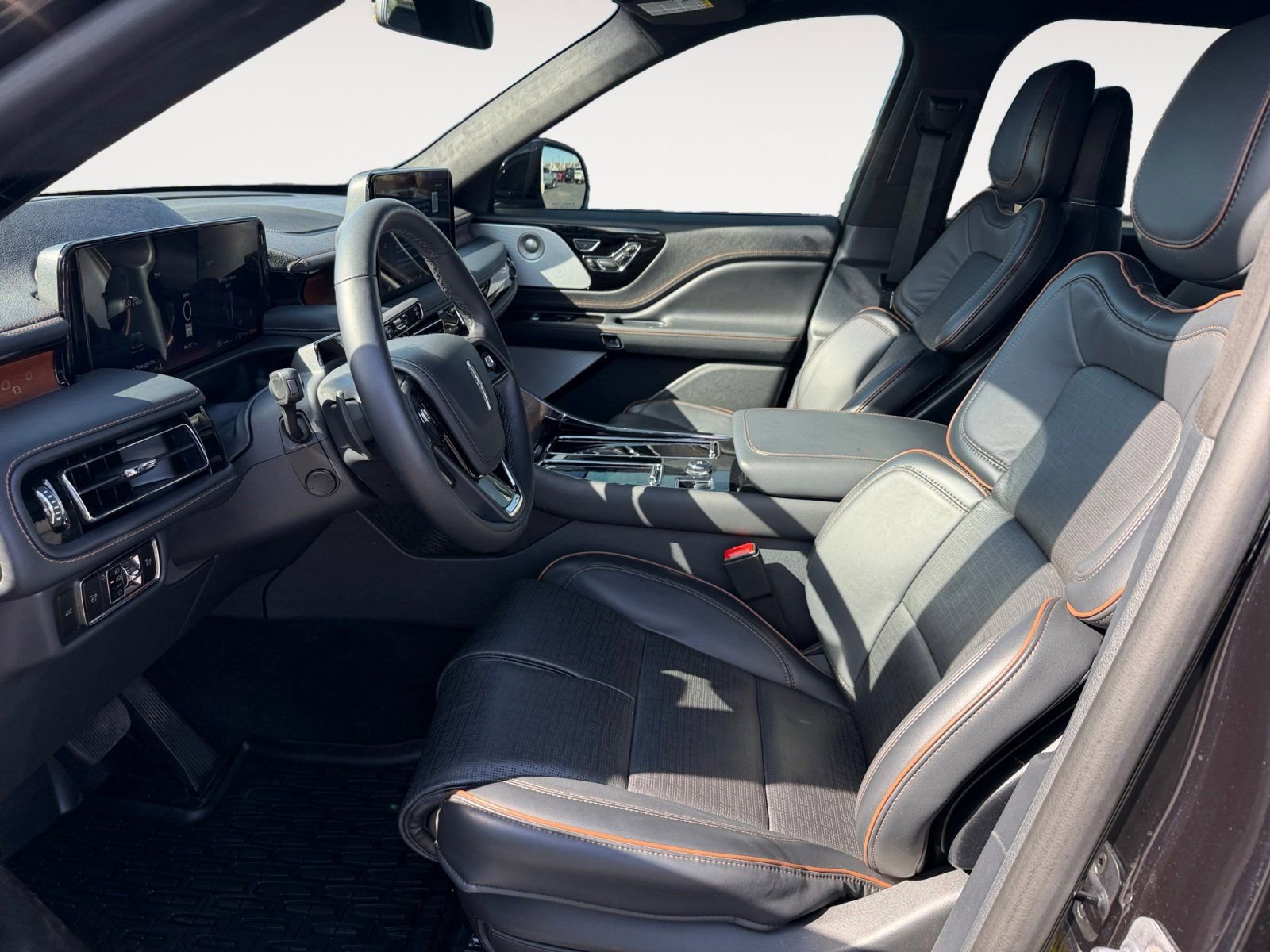 Certified 2025 Lincoln Aviator Black Label image 9