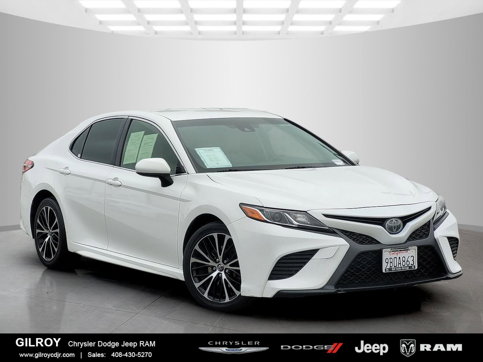 Used 2018 Toyota Camry SE FWD image 1