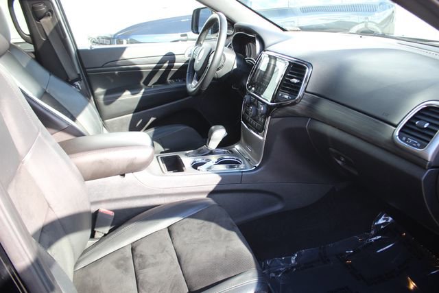 Used 2020 Jeep Grand Cherokee Altitude AWD/4WD image 34