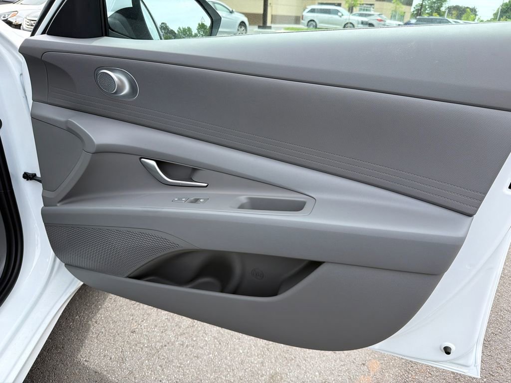 New 2026 Hyundai Elantra SE FWD image 15