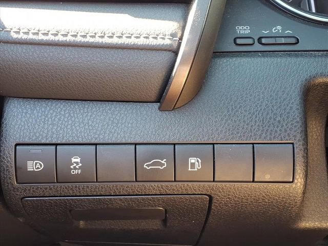 Used 2018 Toyota Camry SE image 24
