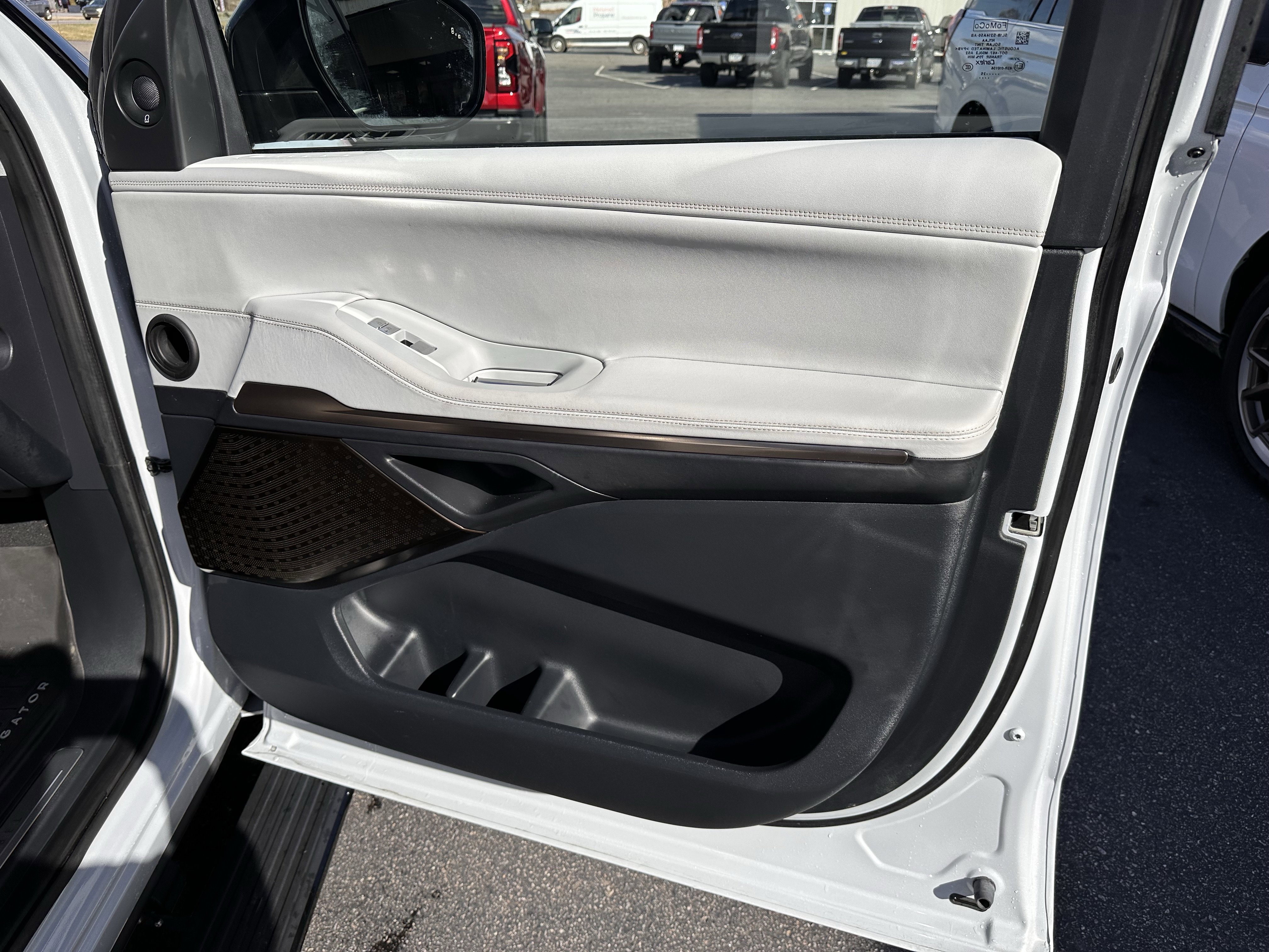 Used 2025 Lincoln Navigator L Black Label w/ Black Label Special Edition image 15