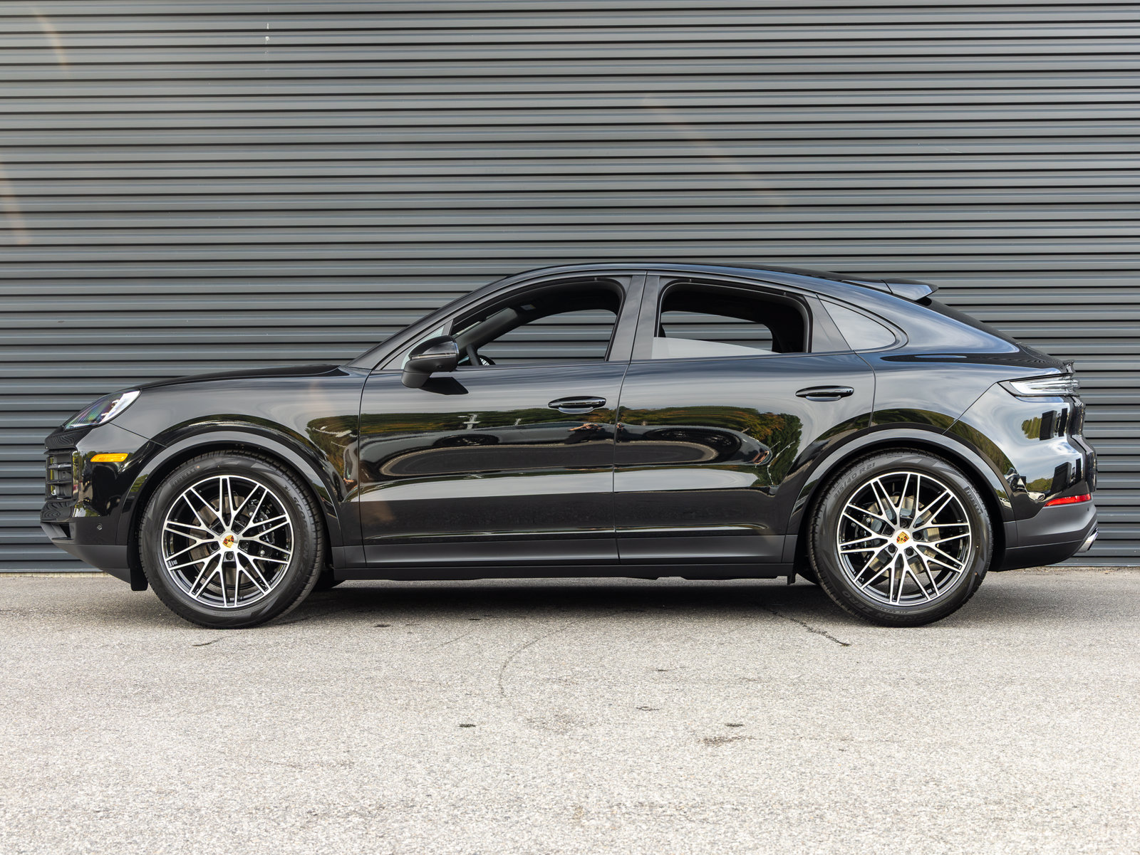 New 2026 Porsche Cayenne Coupe AWD/4WD image 2