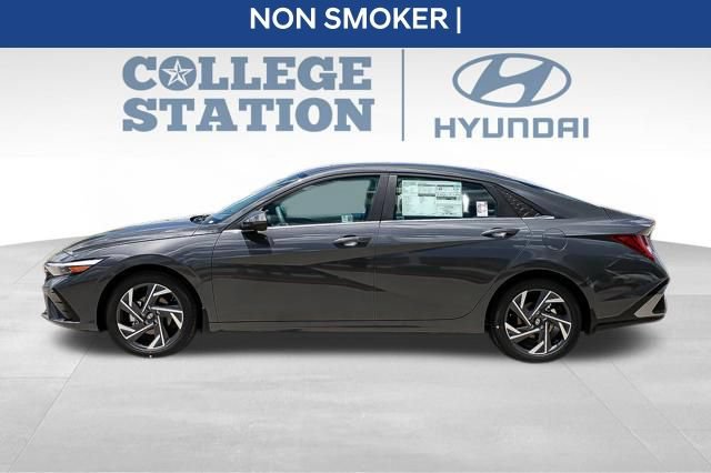 Used 2024 Hyundai Elantra SEL w/ Convenience Package FWD image 4