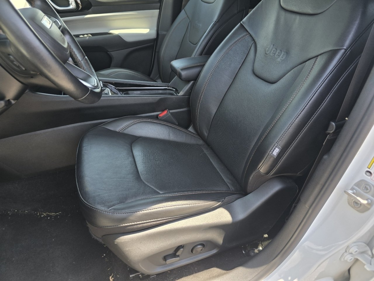 Used 2022 Jeep Compass Limited AWD/4WD image 23