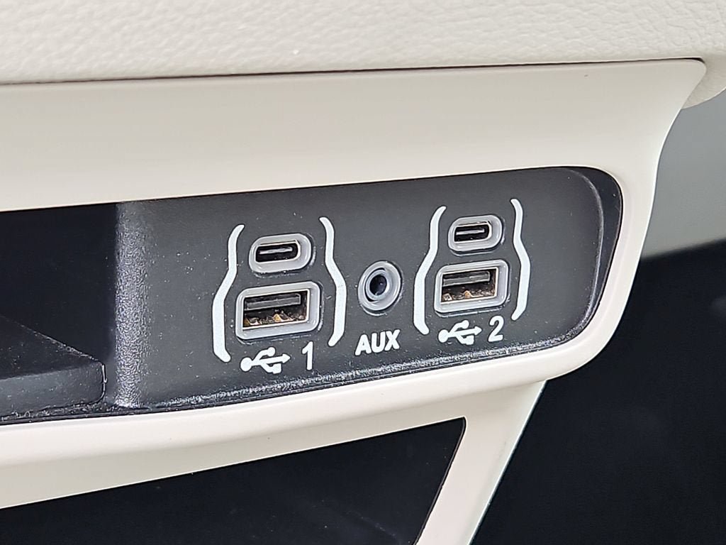 Used 2023 Chrysler Voyager LX FWD image 24