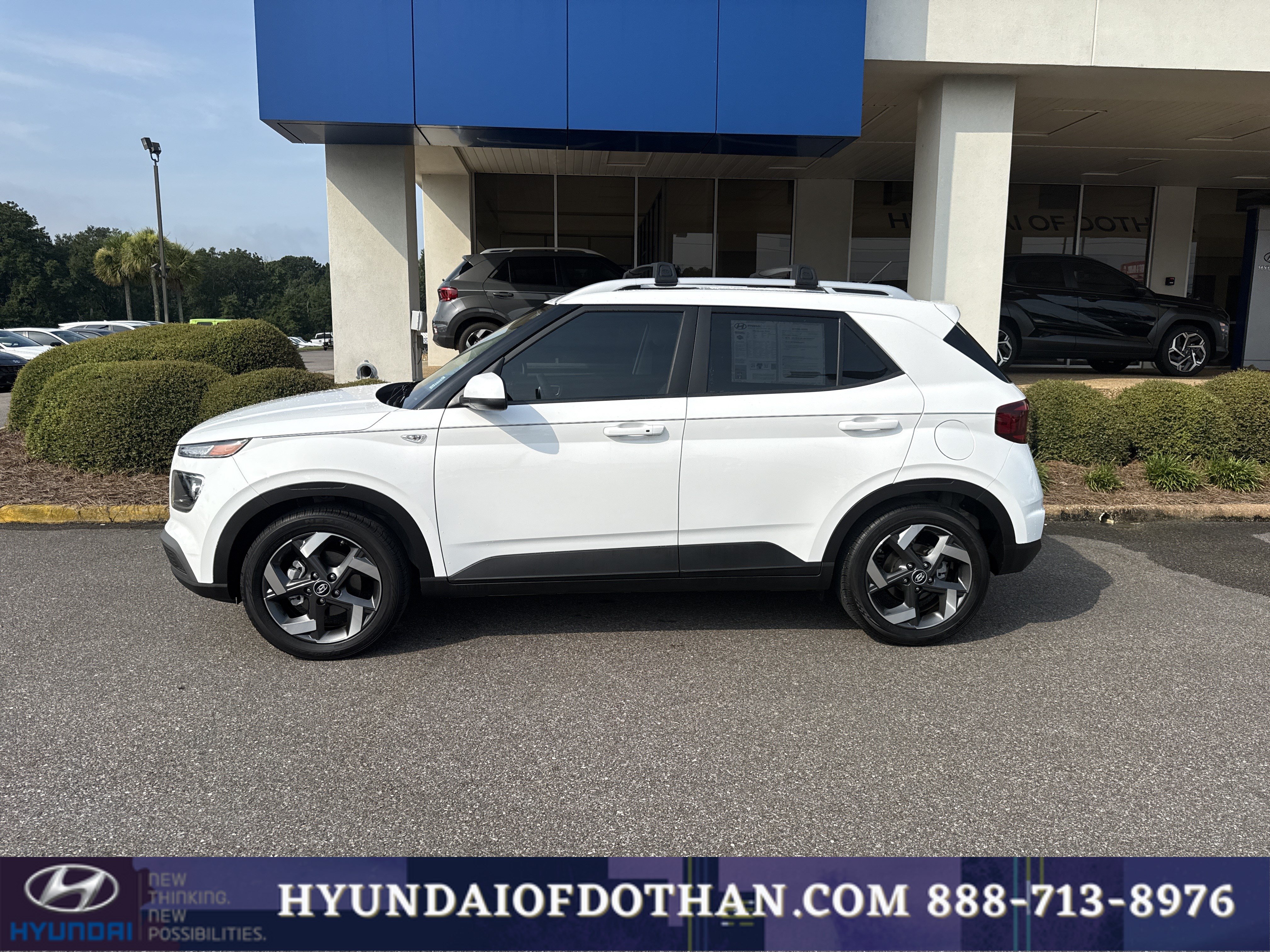 Certified 2025 Hyundai Venue SEL FWD image 2