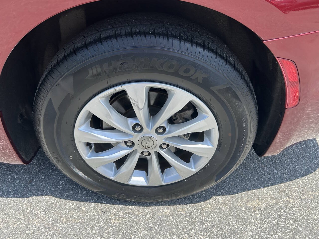 Used 2017 Chrysler Pacifica Touring-L FWD image 11
