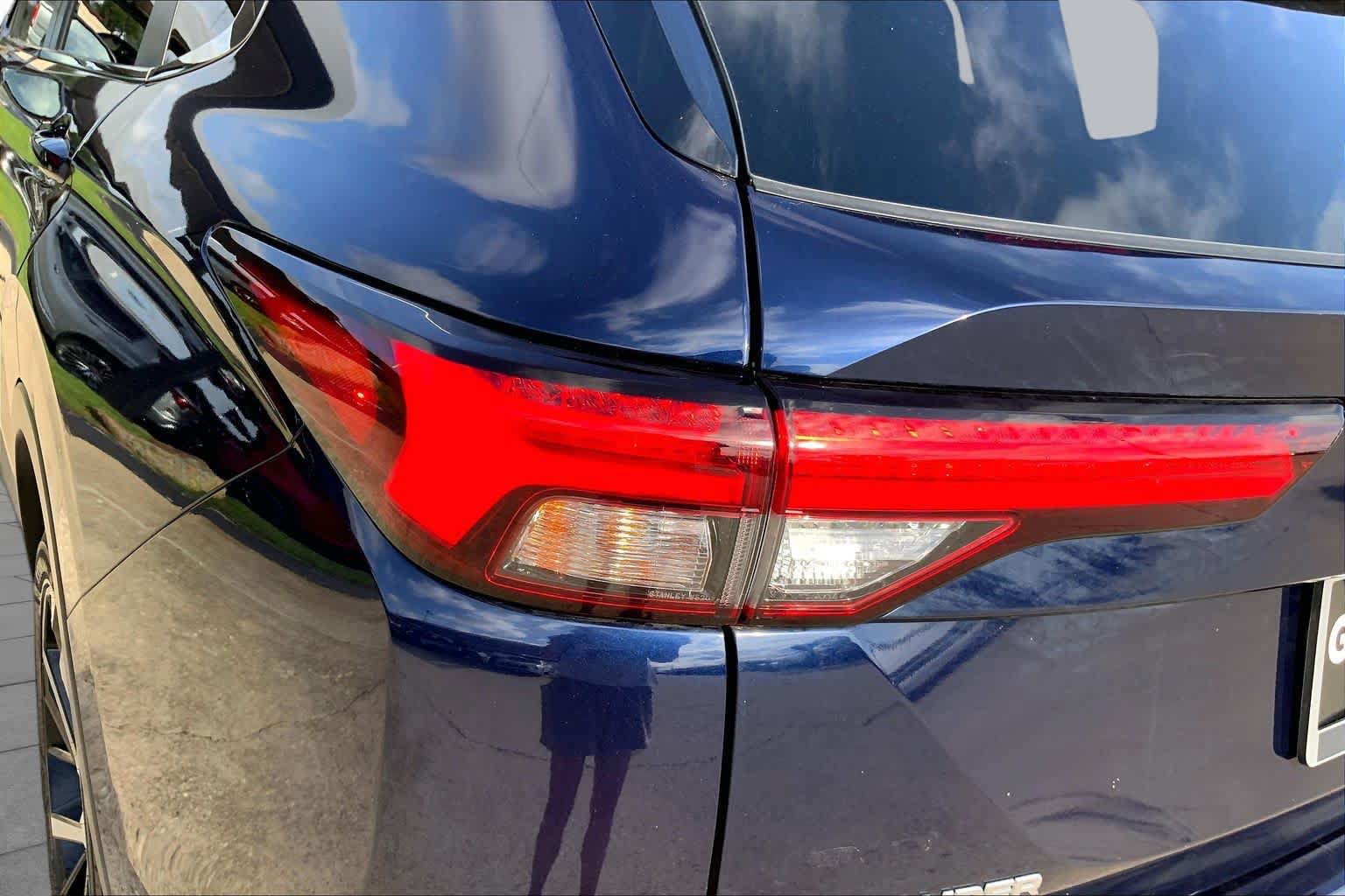 Used 2023 Mitsubishi Outlander SE AWD/4WD image 28