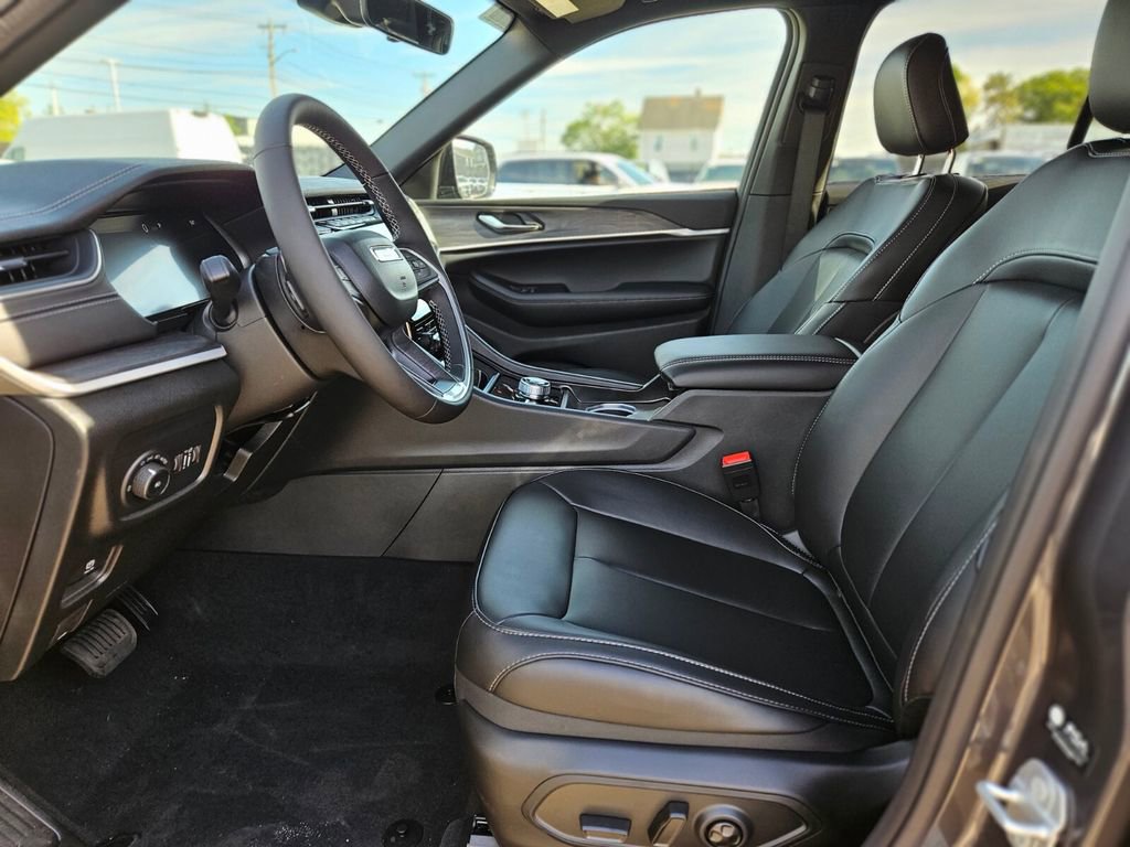 New 2025 Jeep Grand Cherokee Limited image 18