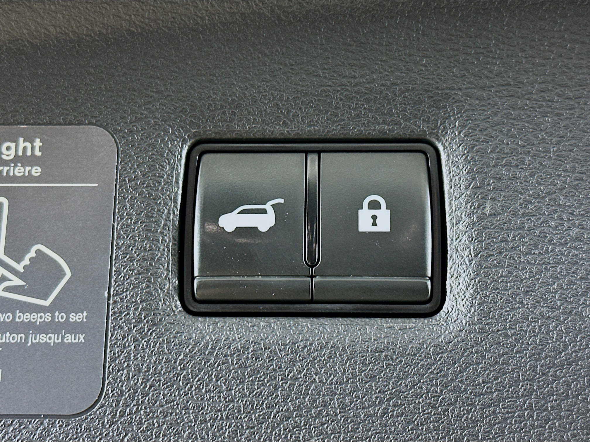 Used 2023 INFINITI QX50 Sensory image 30