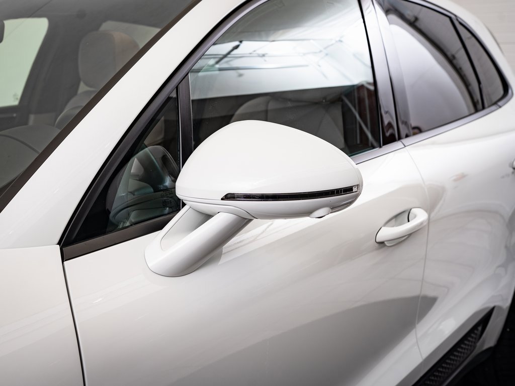Certified 2024 Porsche Macan image 16