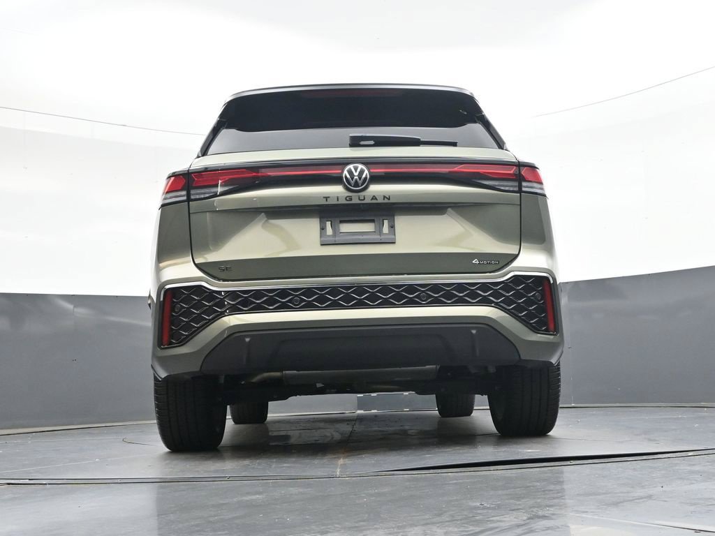Used 2025 Volkswagen Tiguan SE R-Line AWD/4WD image 35