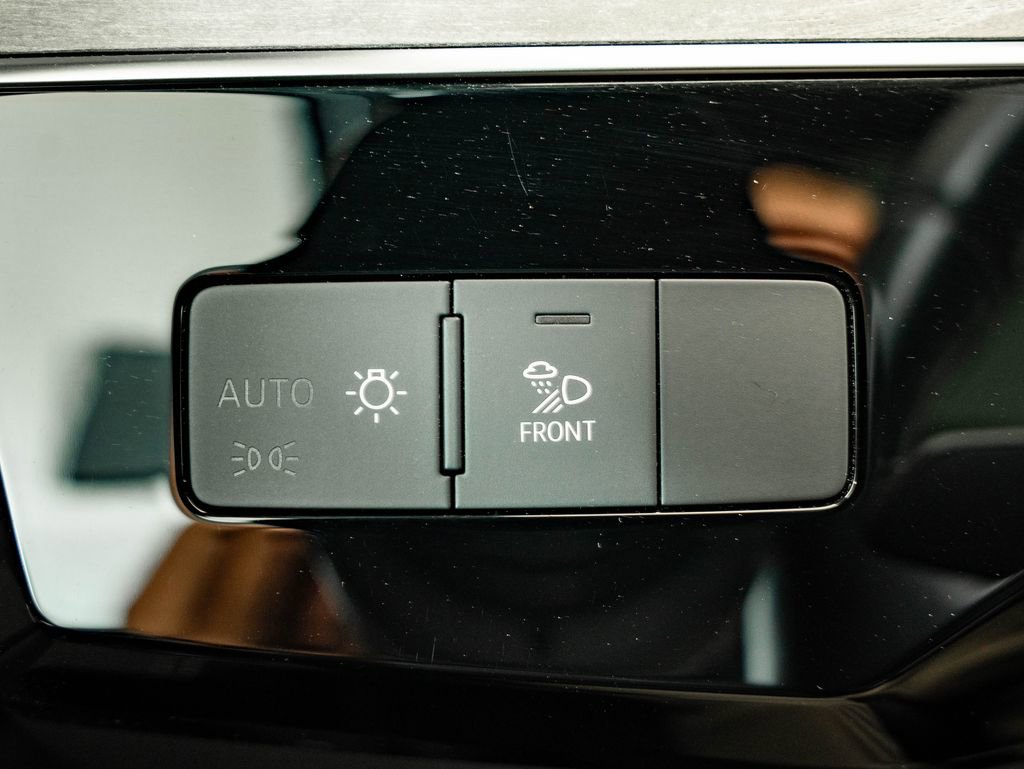 Used 2022 Audi e-tron Premium w/ Convenience Plus Package AWD/4WD image 29