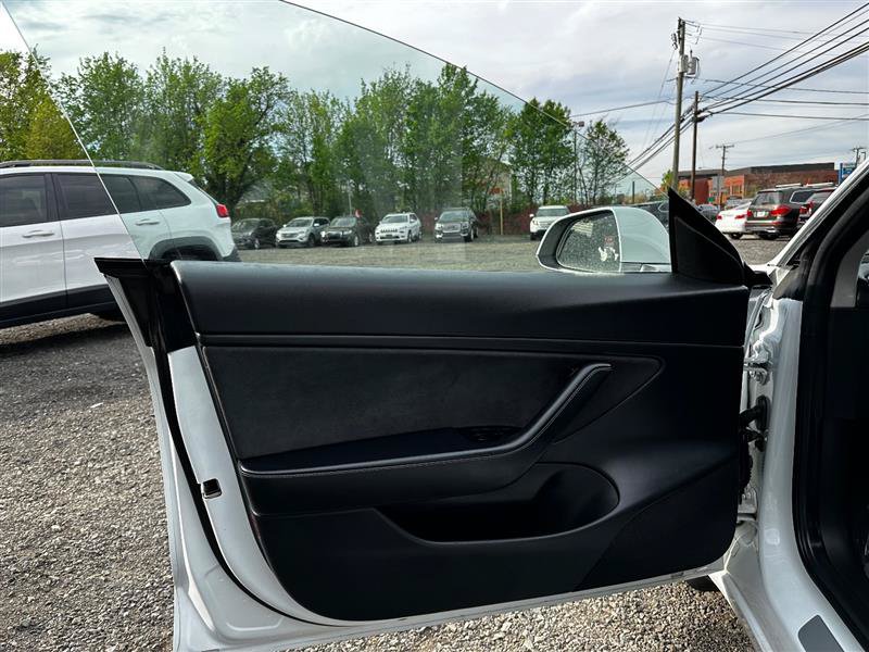 Used 2018 Tesla Model 3 Long Range RWD image 17