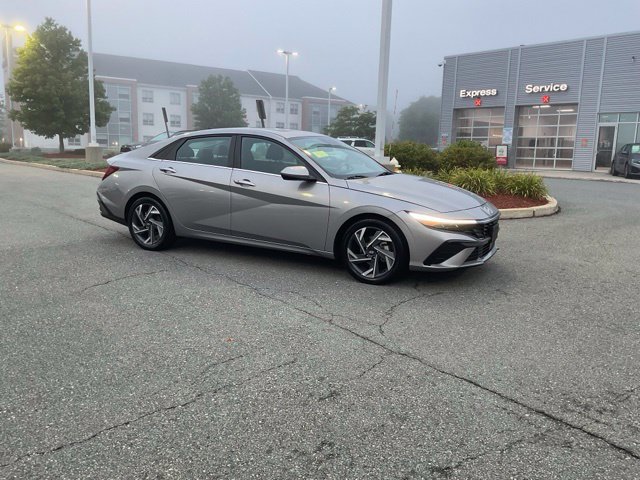 Used 2025 Hyundai Elantra SEL FWD image 3