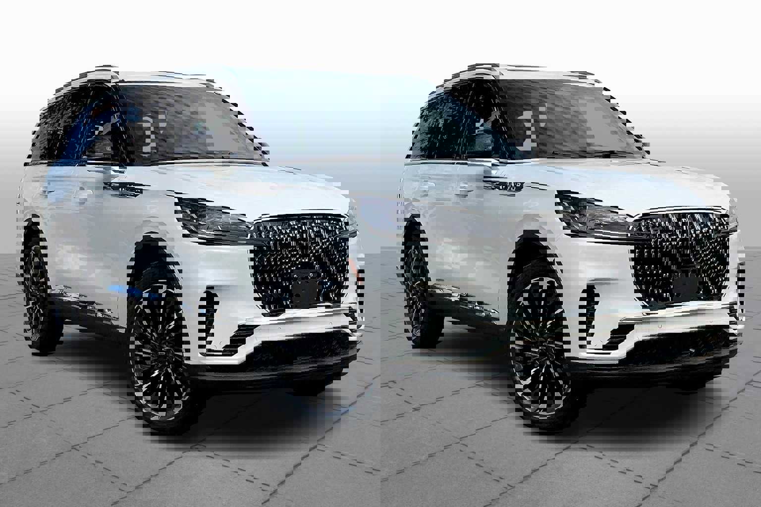 New 2025 Lincoln Aviator Reserve w/ Luxury Package image 2