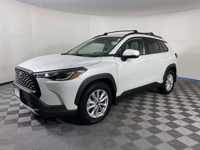 Used 2023 Toyota Corolla Cross LE w/ Moonroof Package image 4
