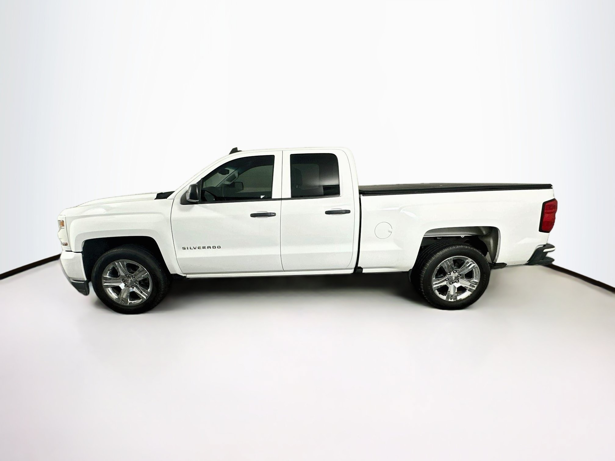 Used 2018 Chevrolet Silverado 1500 Custom w/ Custom Value Package RWD image 4