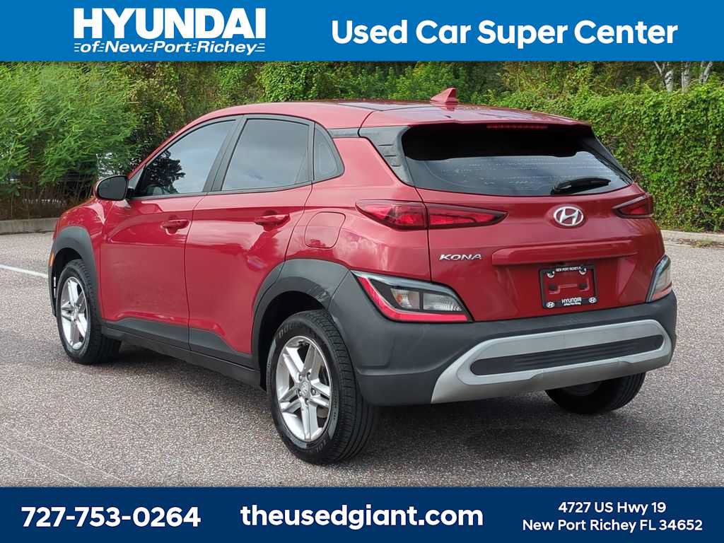 Certified 2022 Hyundai Kona SE FWD image 3