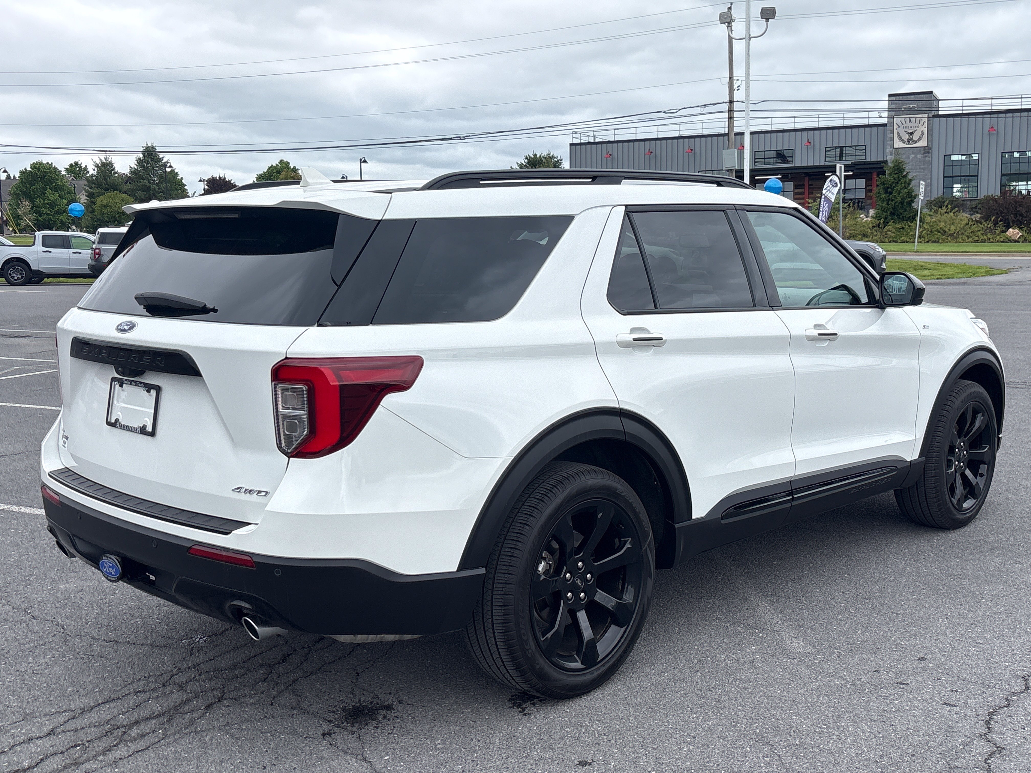 Used 2023 Ford Explorer ST-Line w/ Class IV Trailer Tow Package AWD/4WD video 4