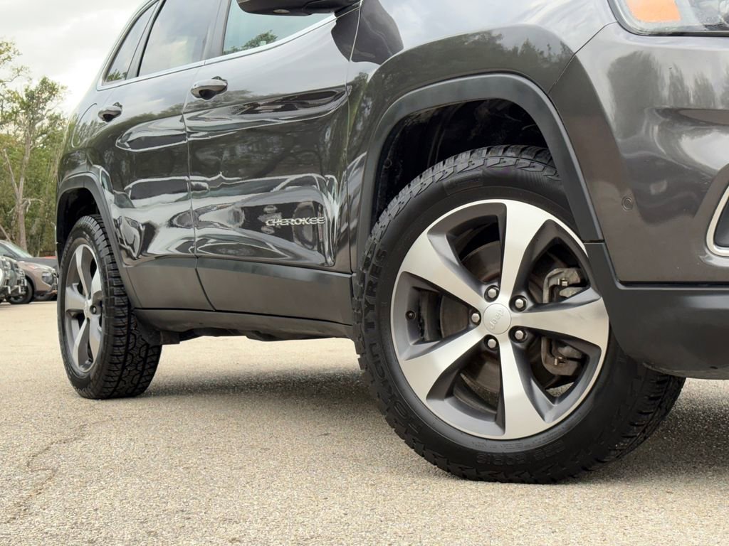 Used 2021 Jeep Cherokee Limited w/ Elite Package image 2