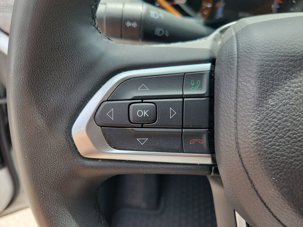 Used 2025 Jeep Compass Latitude w/ Sun & Sound Group AWD/4WD image 20