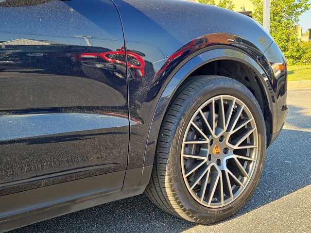 Used 2023 Porsche Cayenne Platinum Edition image 10