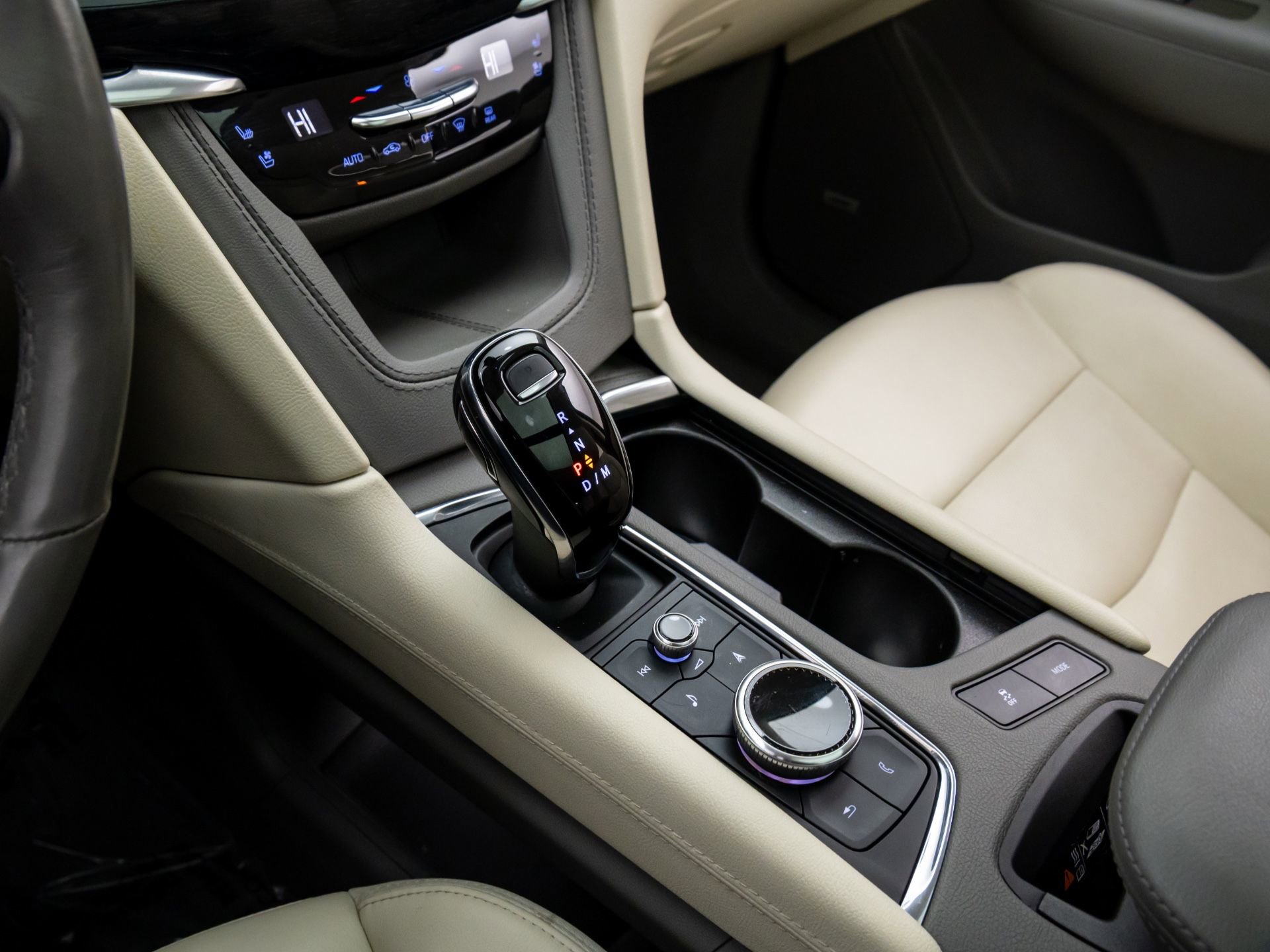 Certified 2023 Cadillac XT6 Premium Luxury image 16