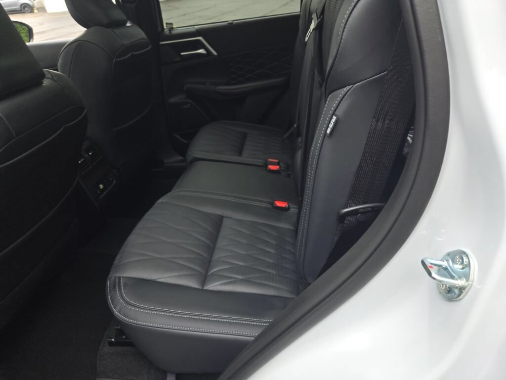 New 2026 Mitsubishi Outlander SEL Black Edition AWD/4WD image 15