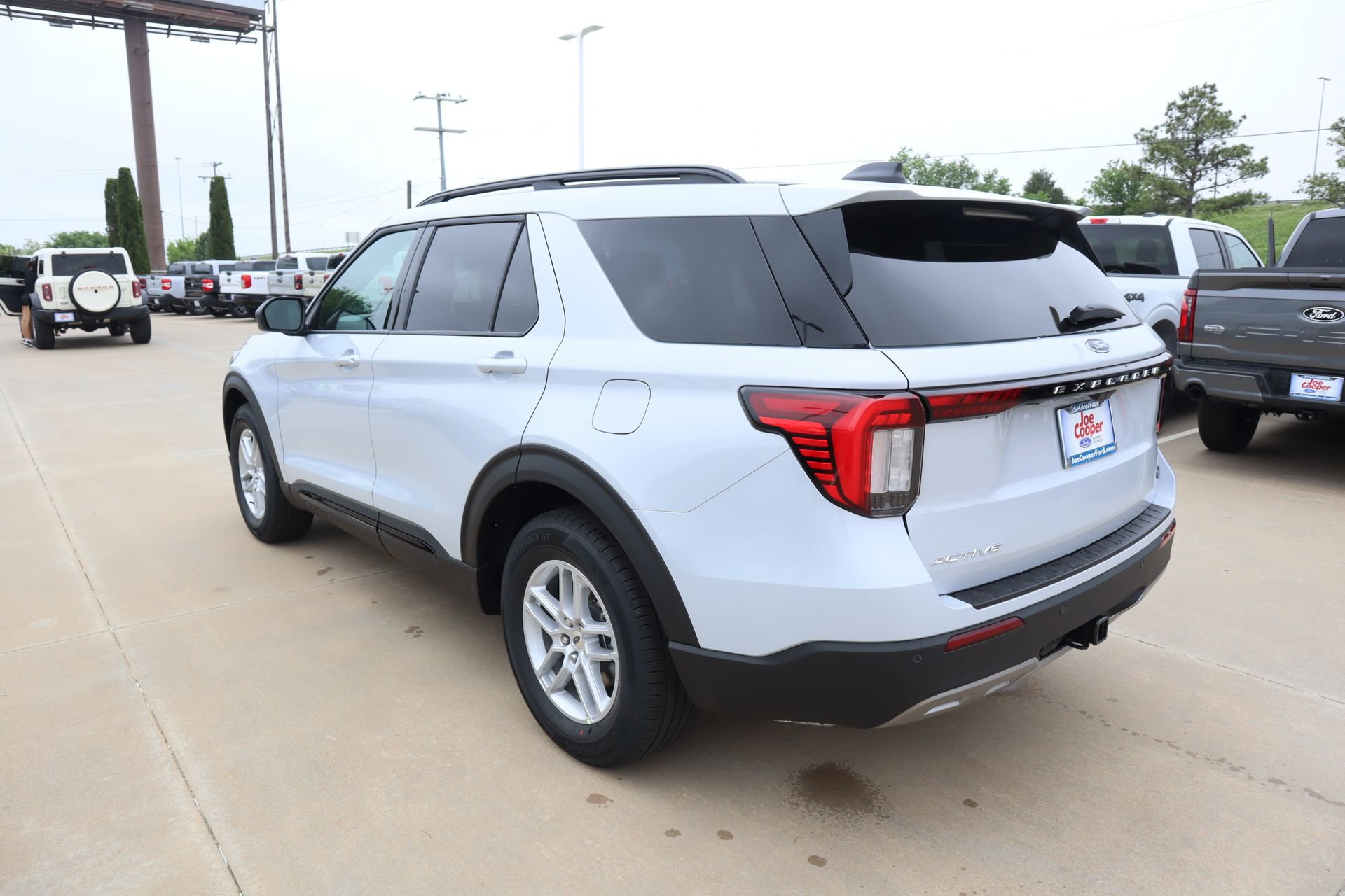 New 2026 Ford Explorer Active RWD image 24