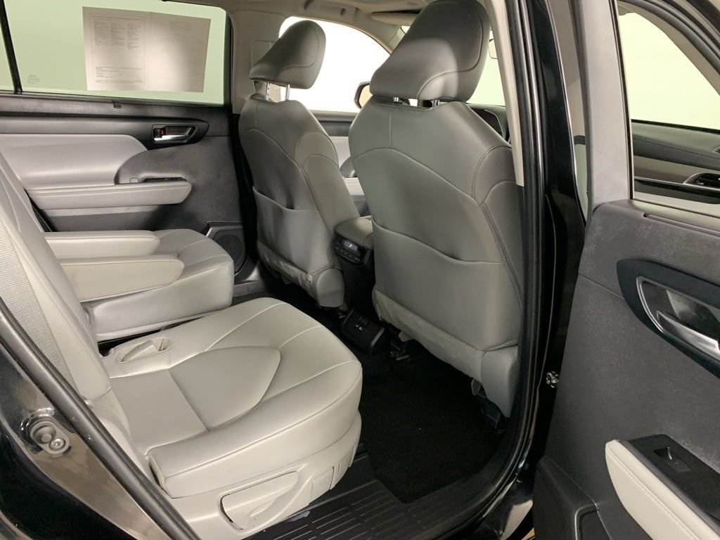 Used 2023 Toyota Highlander XLE AWD/4WD image 41