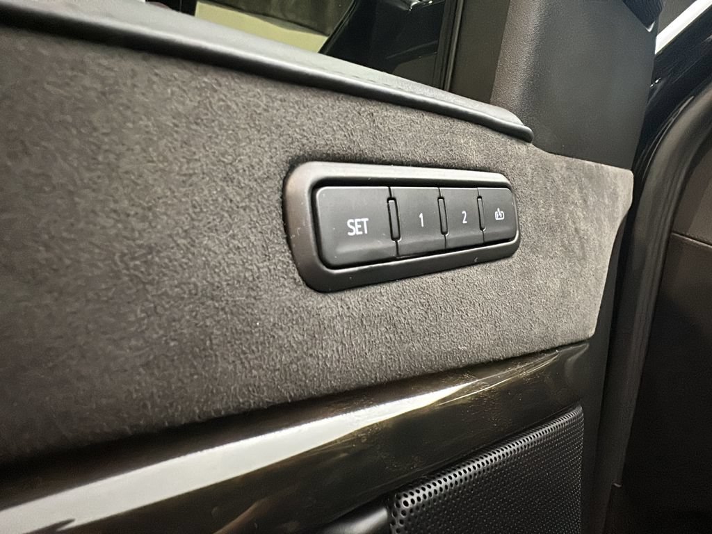 Used 2020 Cadillac Escalade Platinum AWD/4WD image 13