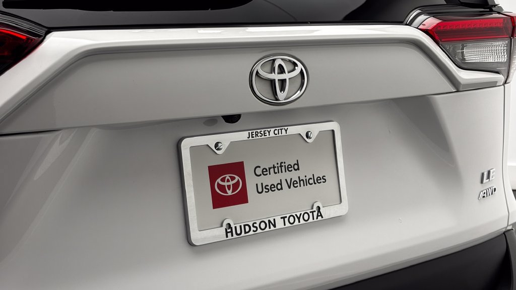 Used 2025 Toyota RAV4 LE AWD/4WD image 8