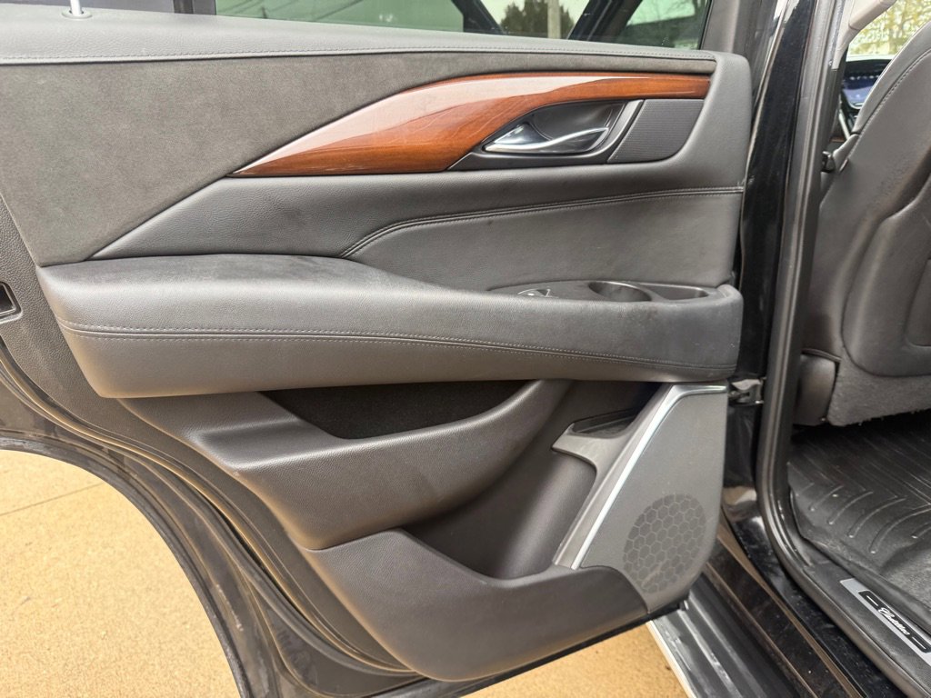 Used 2020 Cadillac Escalade Luxury w/ Escalade Sport Edition image 24