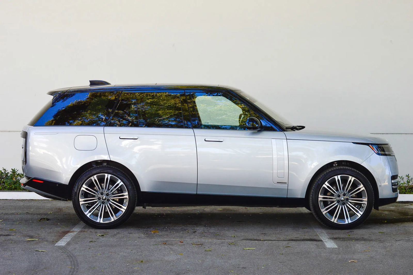 Used 2023 Land Rover Range Rover Autobiography AWD/4WD image 15