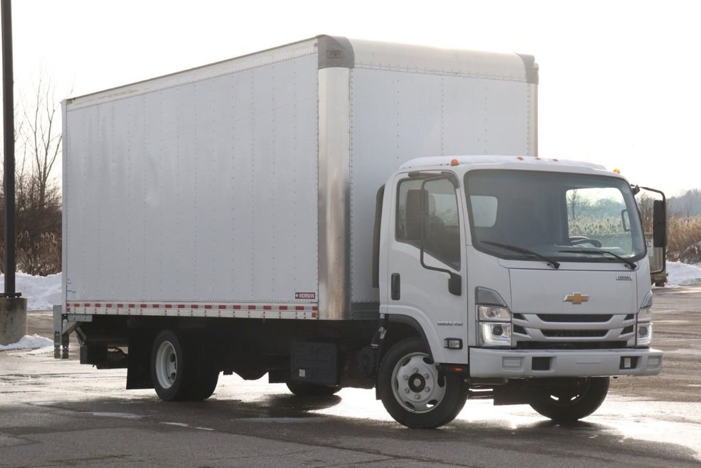 Used 2023 Chevrolet Low Cab Forward 5500XD image 2