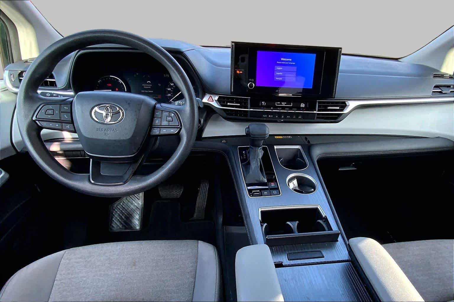 Used 2025 Toyota Sienna LE w/ LE Plus Package FWD image 16