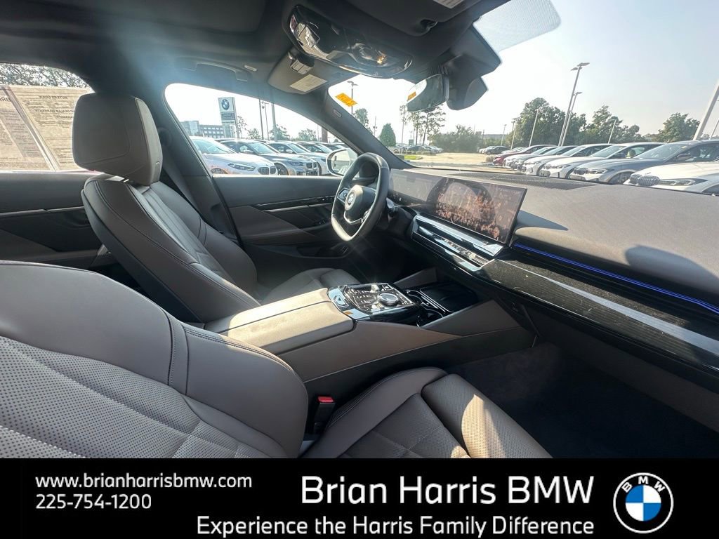 Certified 2025 BMW 530i image 16