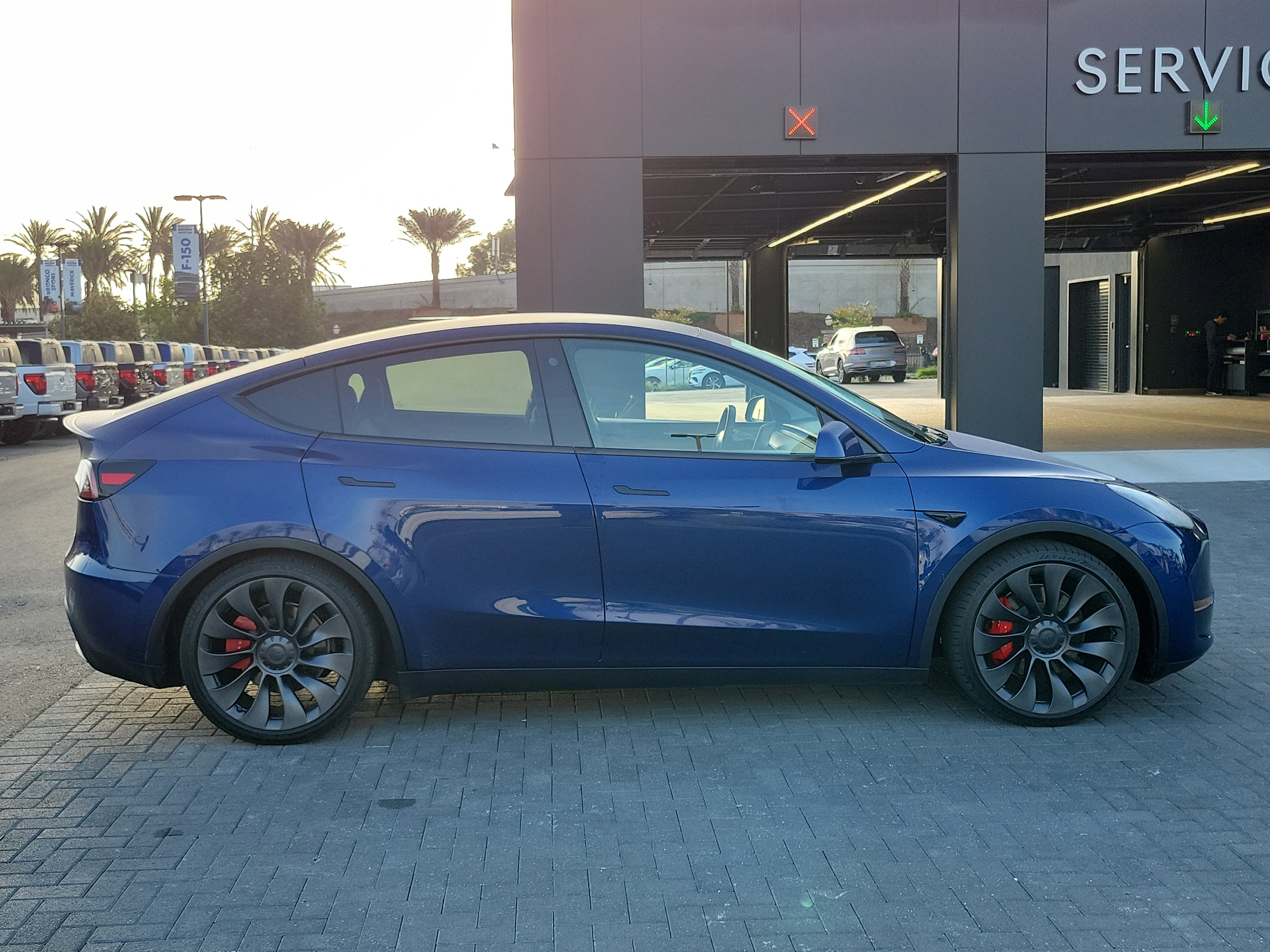 Used 2023 Tesla Model Y Performance AWD/4WD image 5
