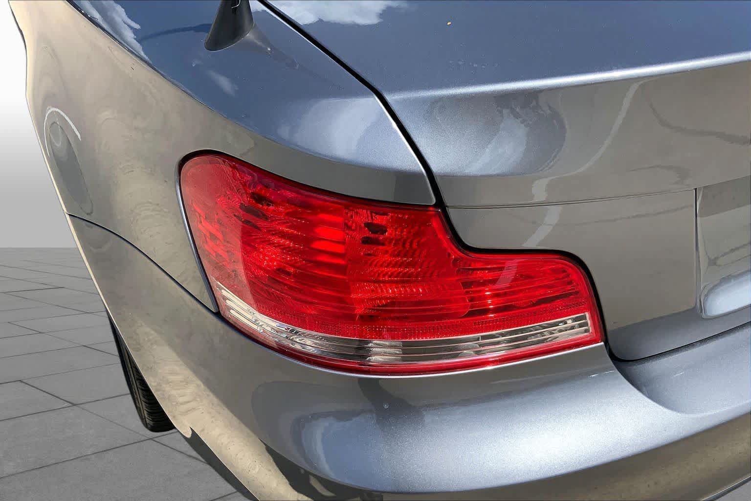 Used 2009 BMW 135i Convertible RWD image 24