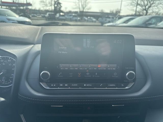 Used 2023 Nissan Rogue SV image 16