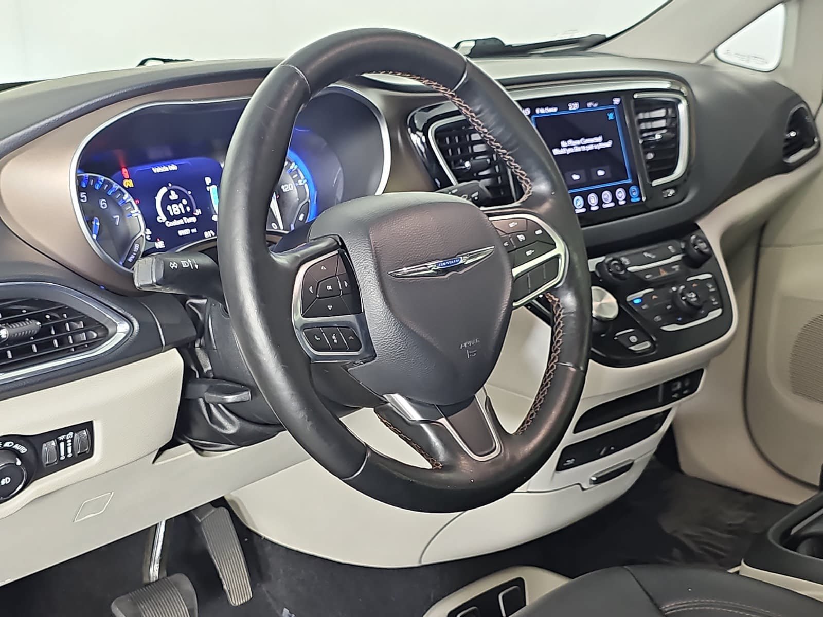 Used 2019 Chrysler Pacifica Touring-L Plus FWD image 16