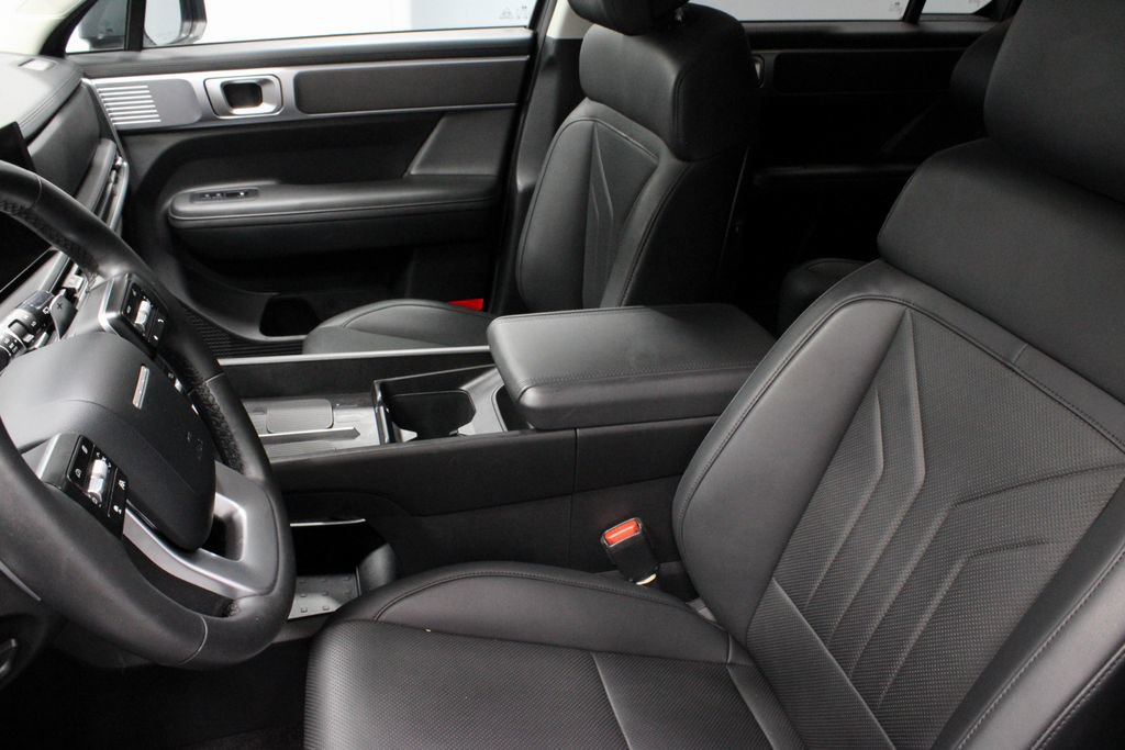 Used 2025 Hyundai Santa Fe SEL FWD image 25