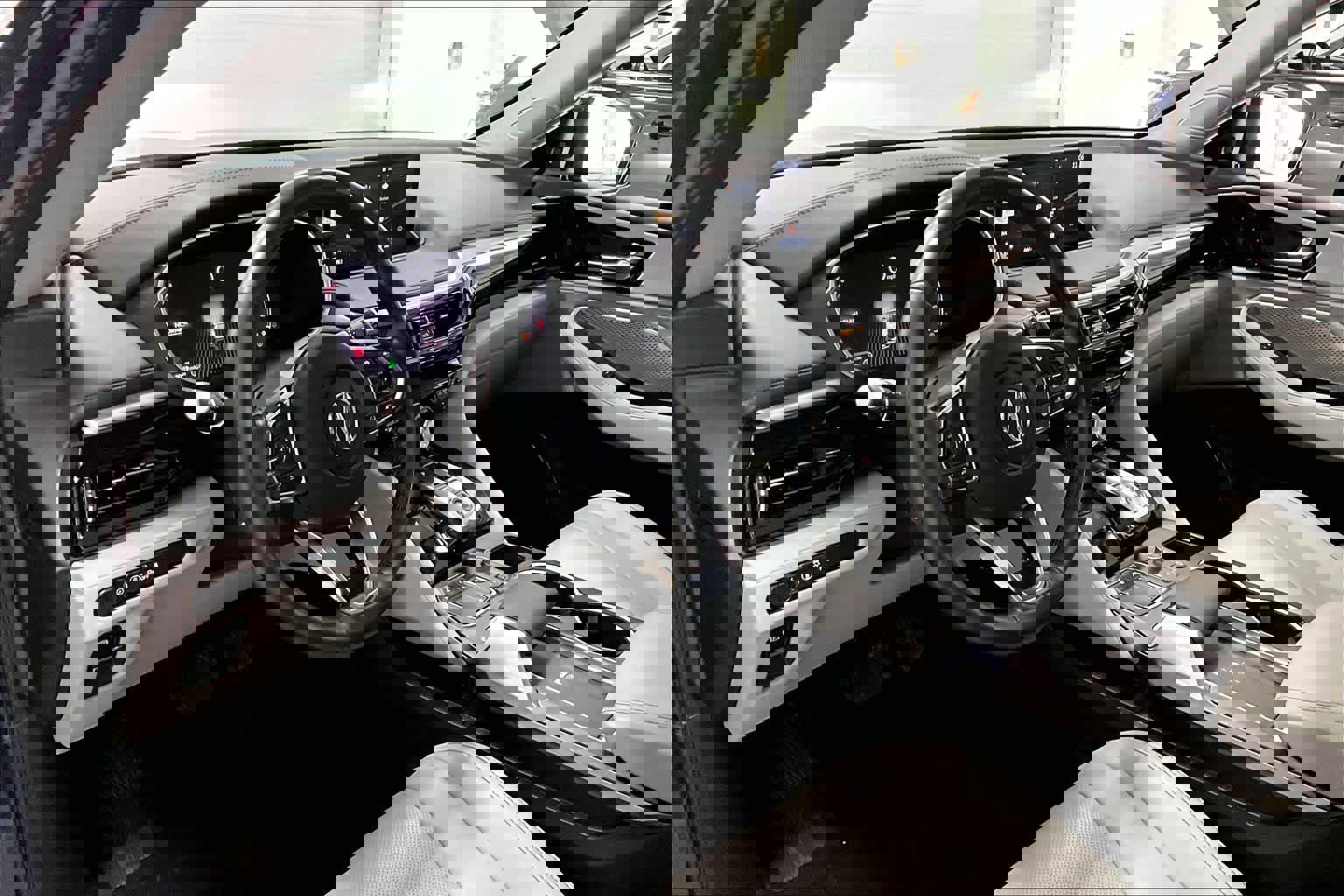 Used 2023 Acura MDX SH-AWD w/ Technology Package image 2