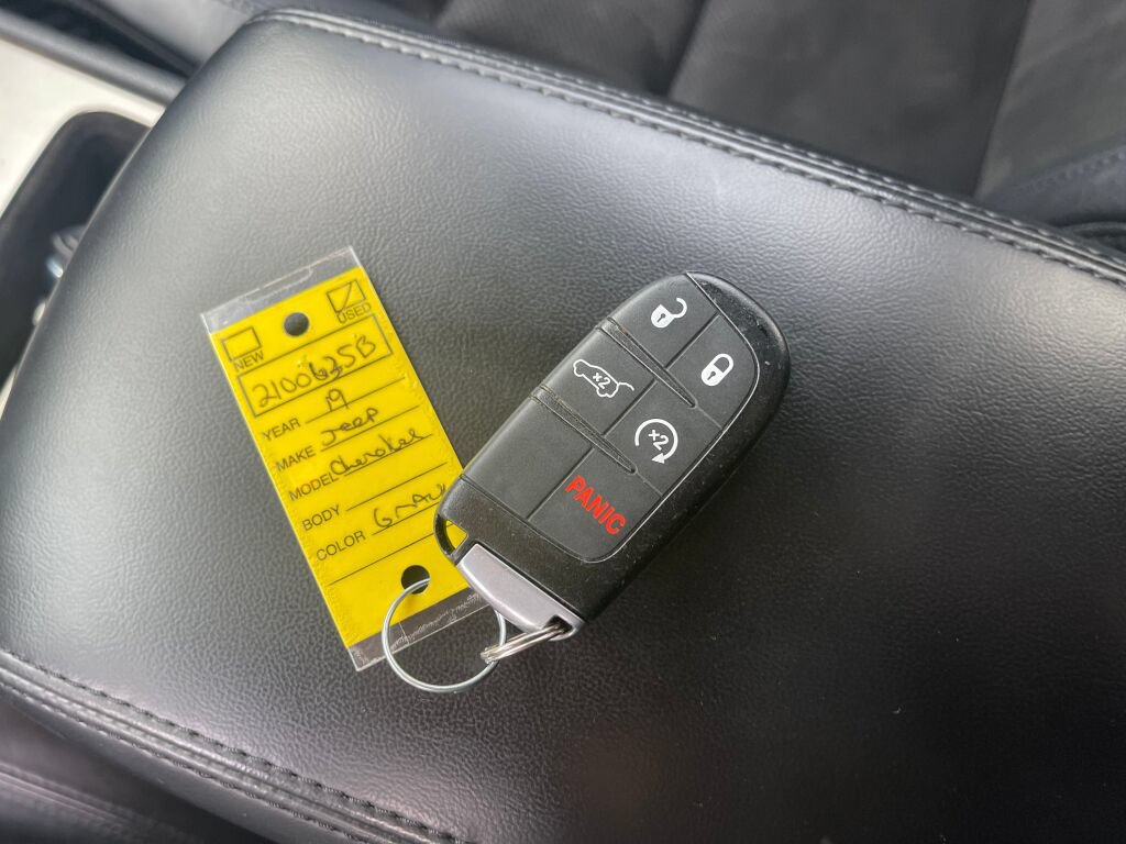 Used 2019 Jeep Grand Cherokee Altitude AWD/4WD image 4