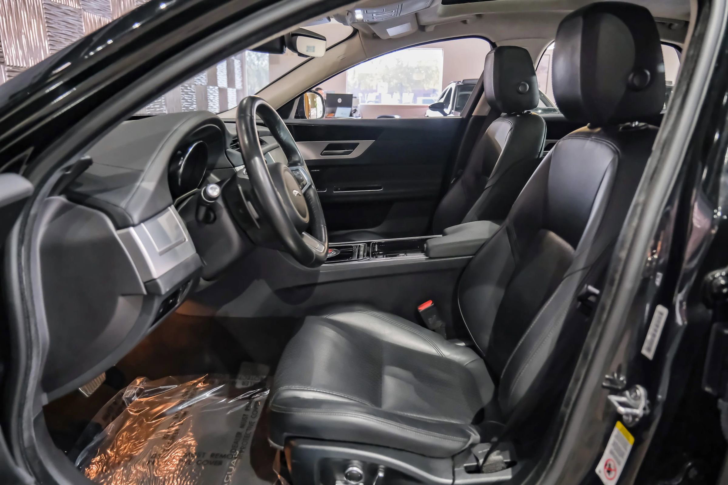 Used 2020 Jaguar XF Prestige RWD image 4