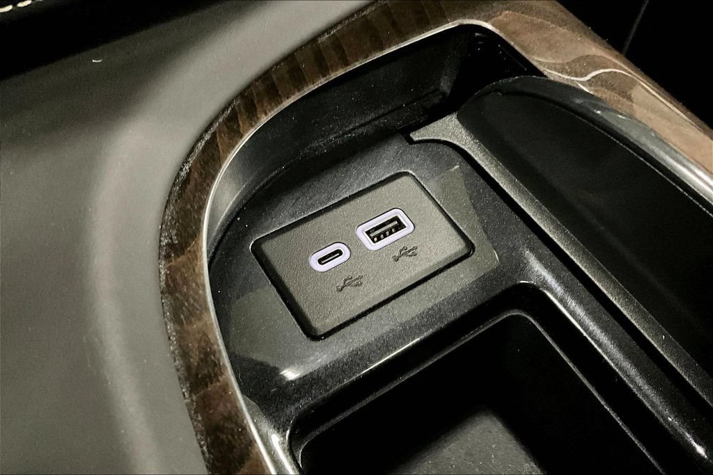 Used 2023 Cadillac Escalade ESV Premium Luxury Platinum w/ LPO, Floor Liner Package AWD/4WD image 16